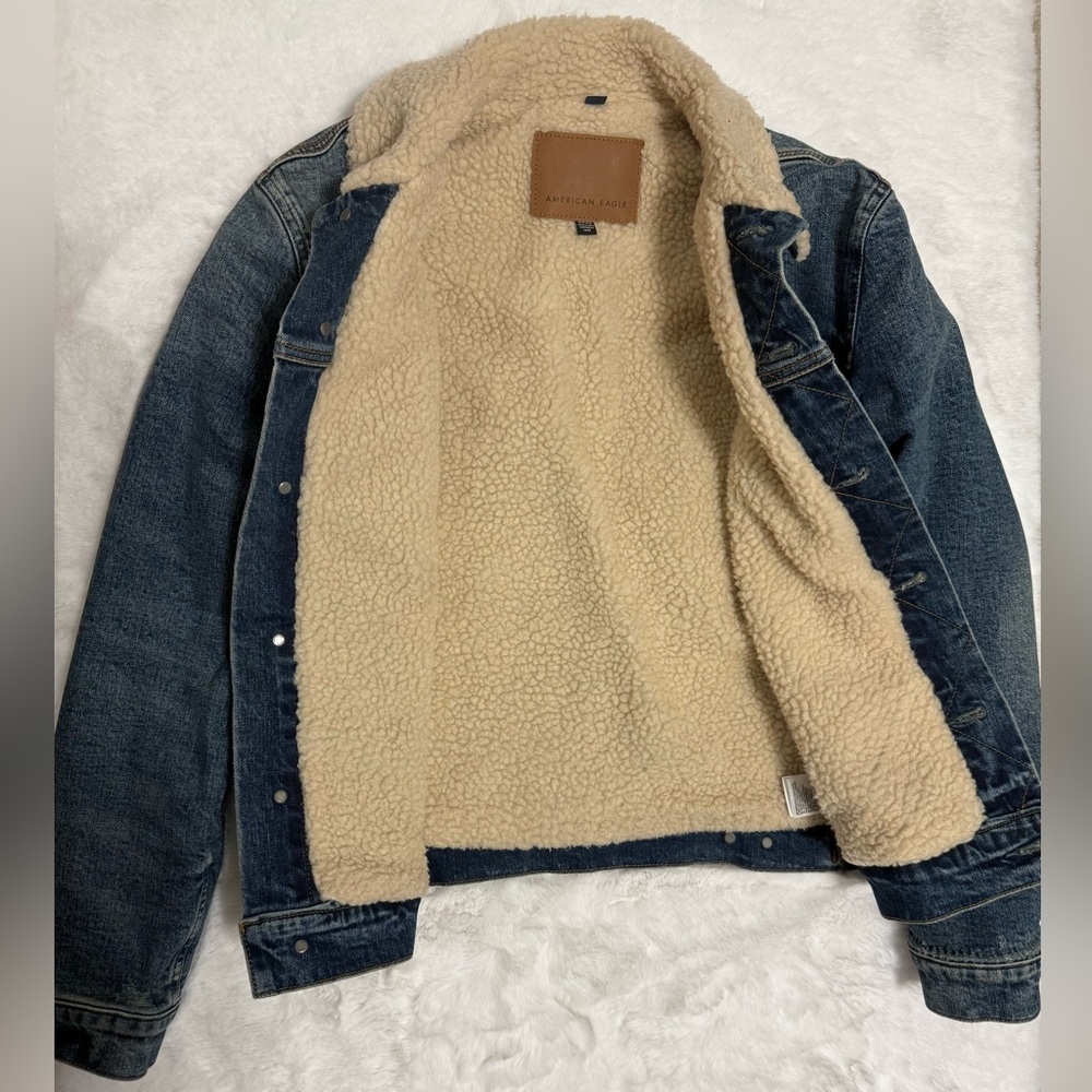 American Eagle Outfitters Oversized Denim Jacket with Sherpa Lining - Picture 2 of 3